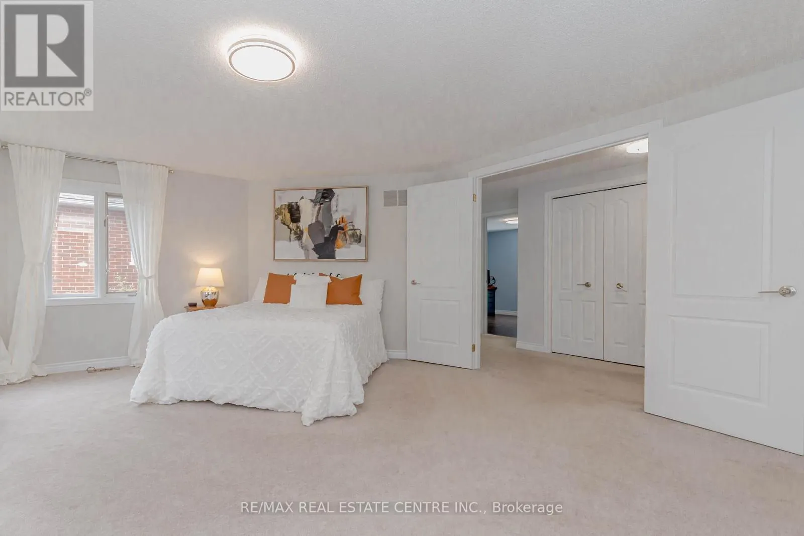 33 STRATHROY CRESCENT