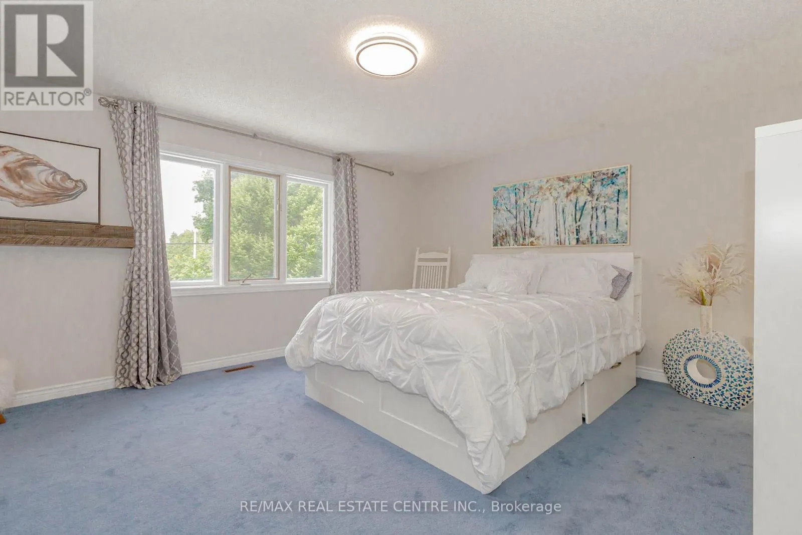 33 STRATHROY CRESCENT