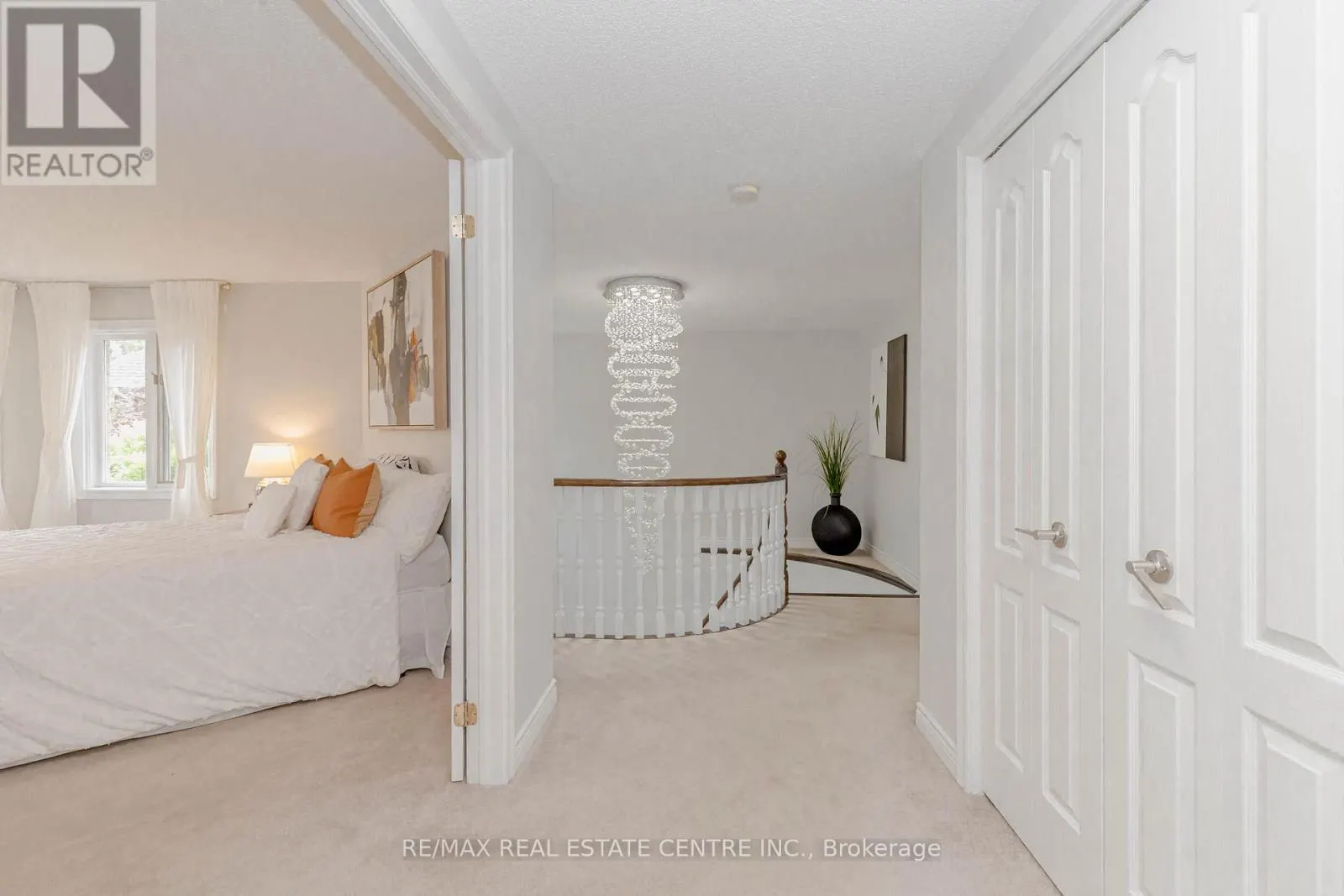 33 STRATHROY CRESCENT
