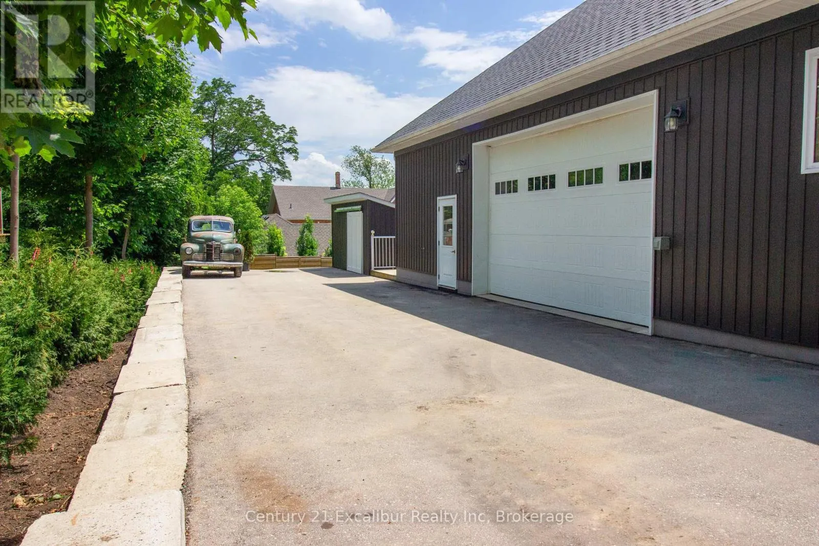 566 ST. PATRICK STREET E
