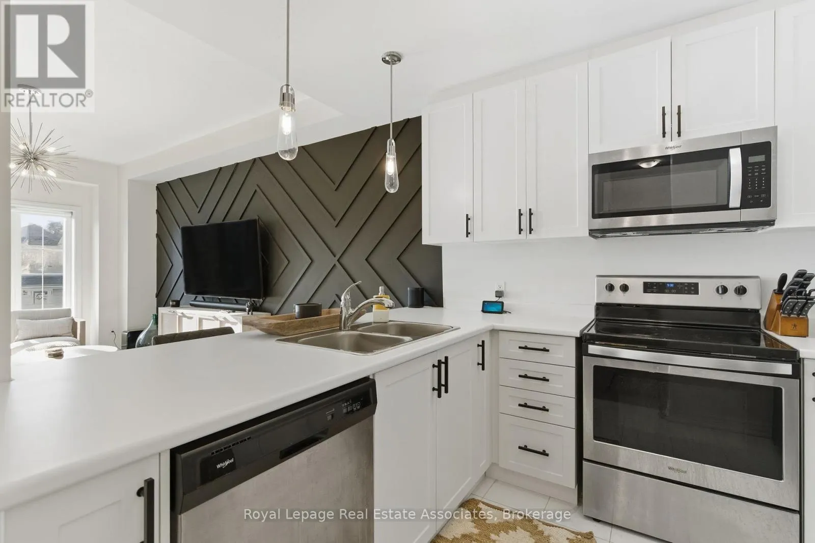 7 - 299 SKINNER ROAD