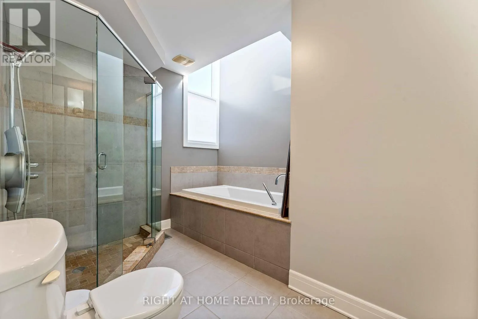 110 LITTLE LONDON PRIVATE