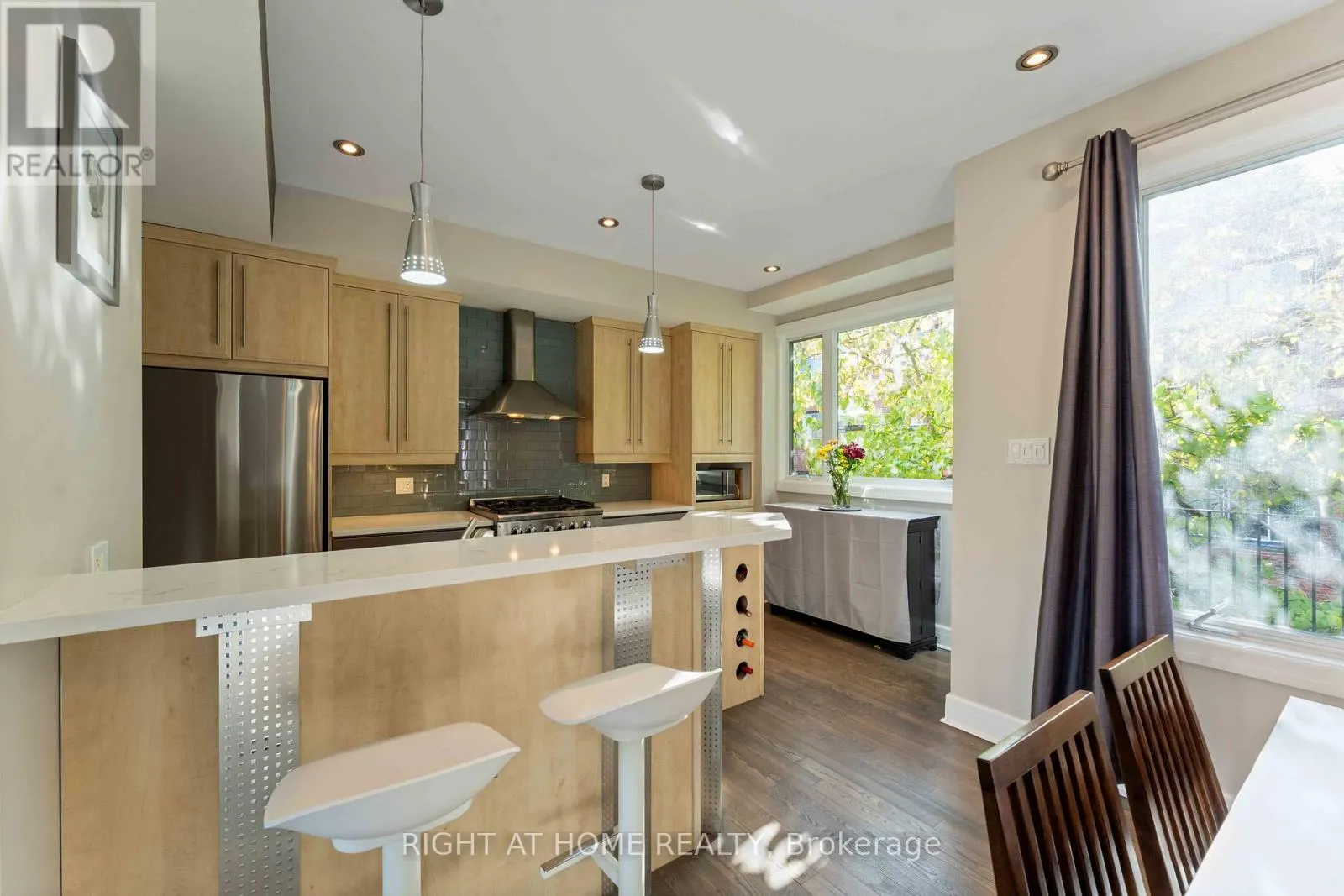 110 LITTLE LONDON PRIVATE