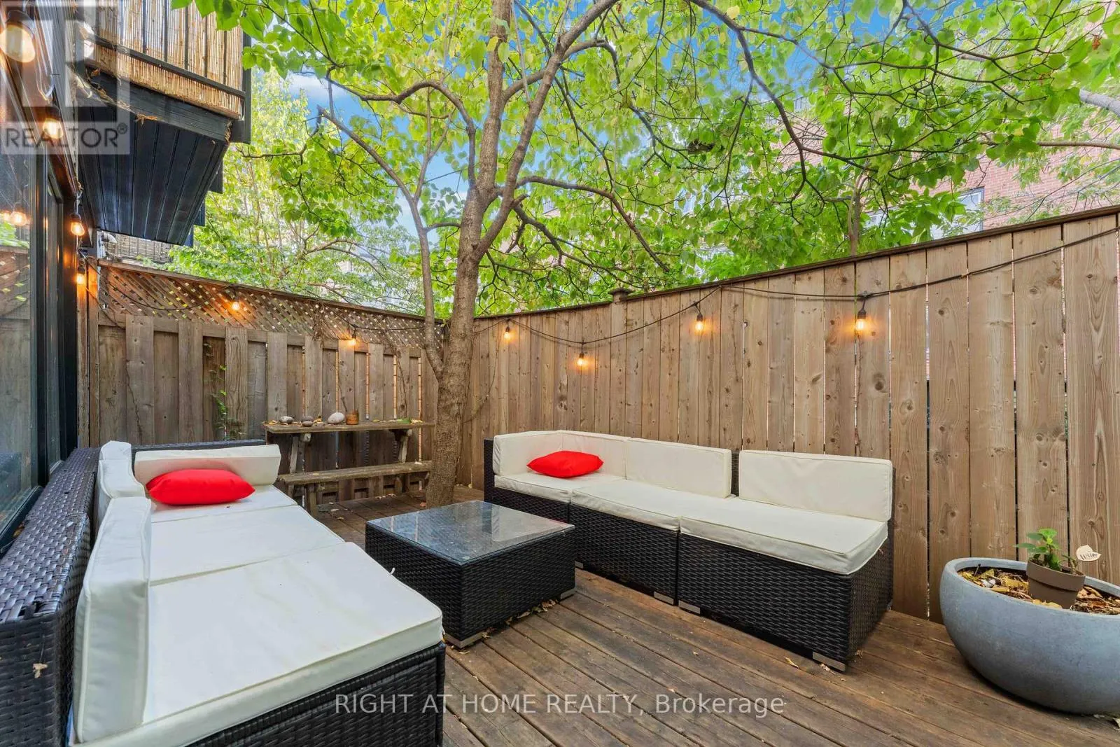 110 LITTLE LONDON PRIVATE