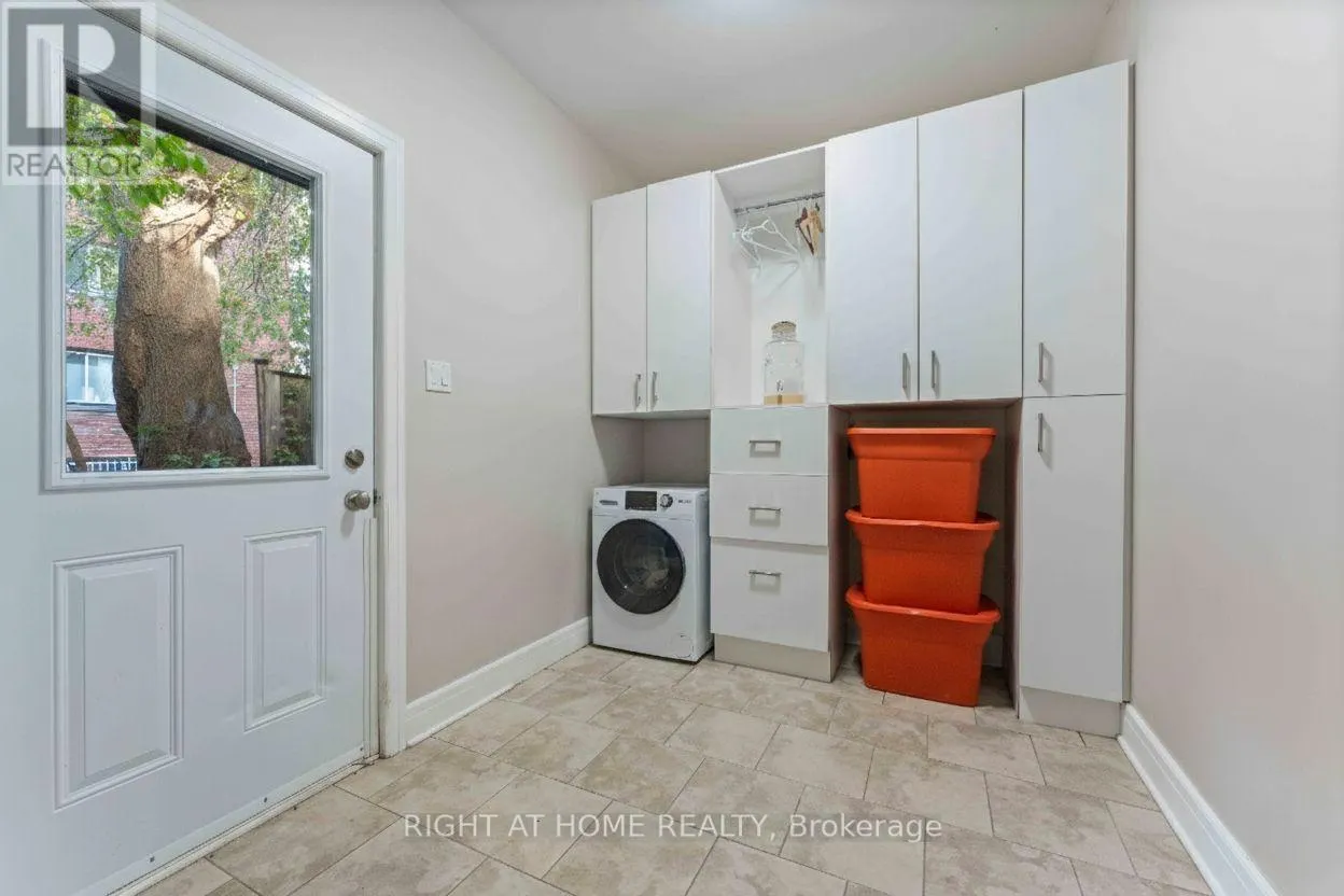 110 LITTLE LONDON PRIVATE