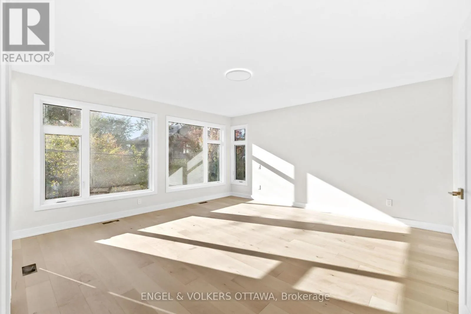 48 MCNAUGHTON AVENUE
