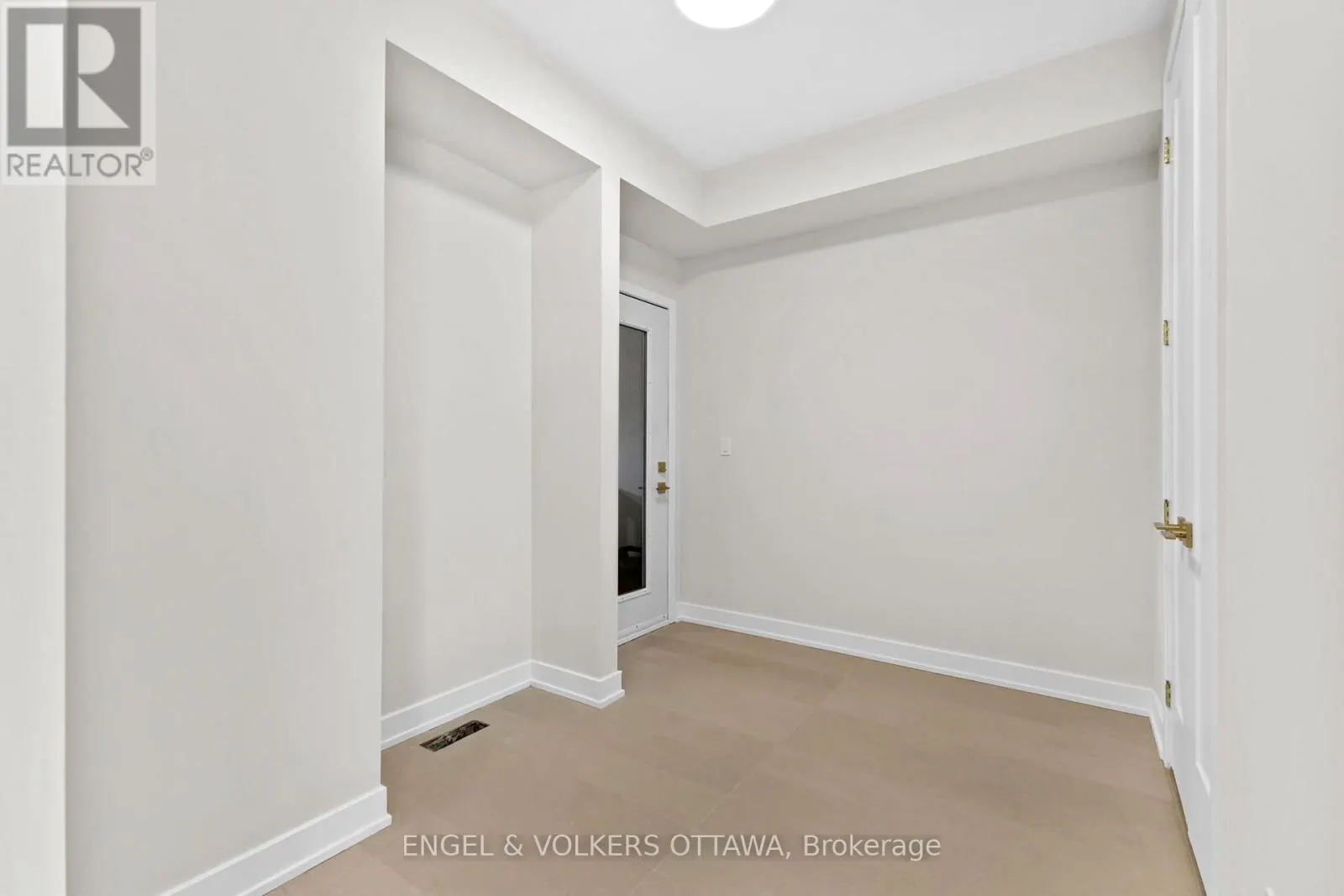 48 MCNAUGHTON AVENUE