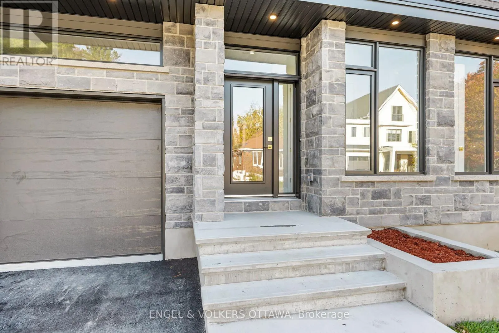 48 MCNAUGHTON AVENUE