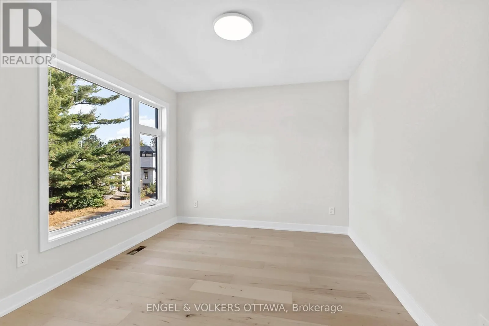 48 MCNAUGHTON AVENUE