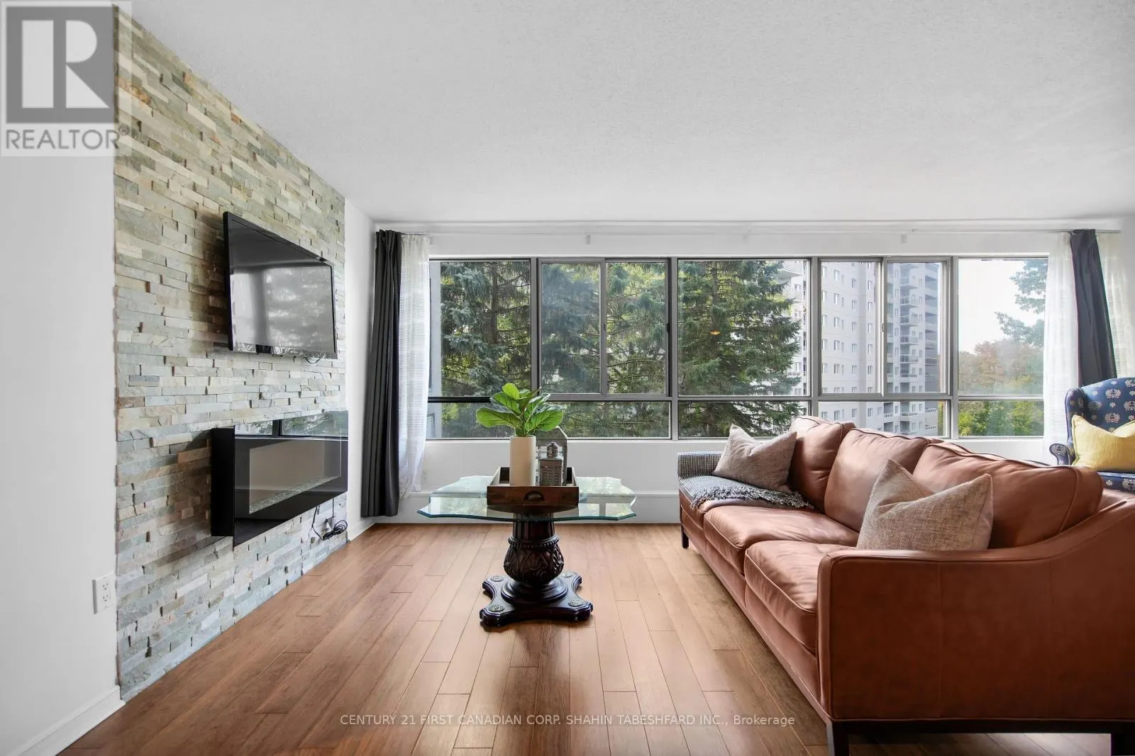 407 - 570 PROUDFOOT LANE, #407