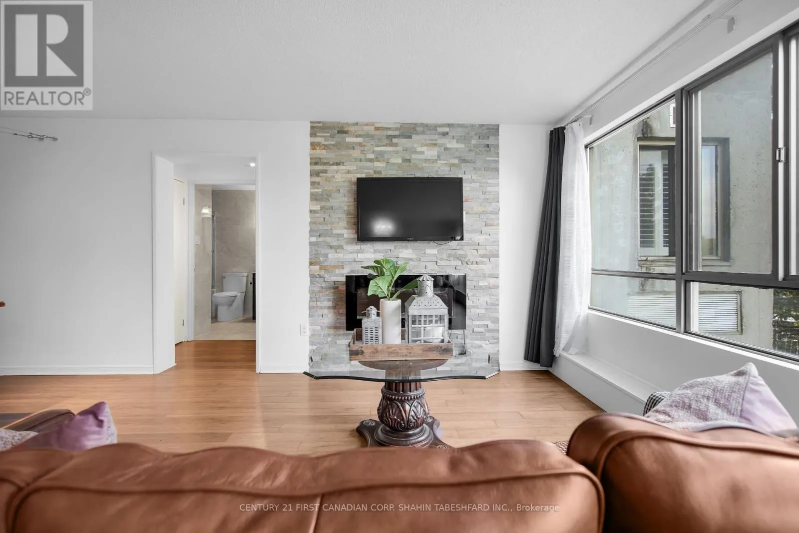 407 - 570 PROUDFOOT LANE, #407