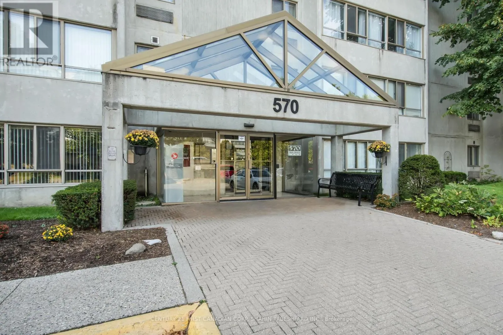 407 - 570 PROUDFOOT LANE, #407