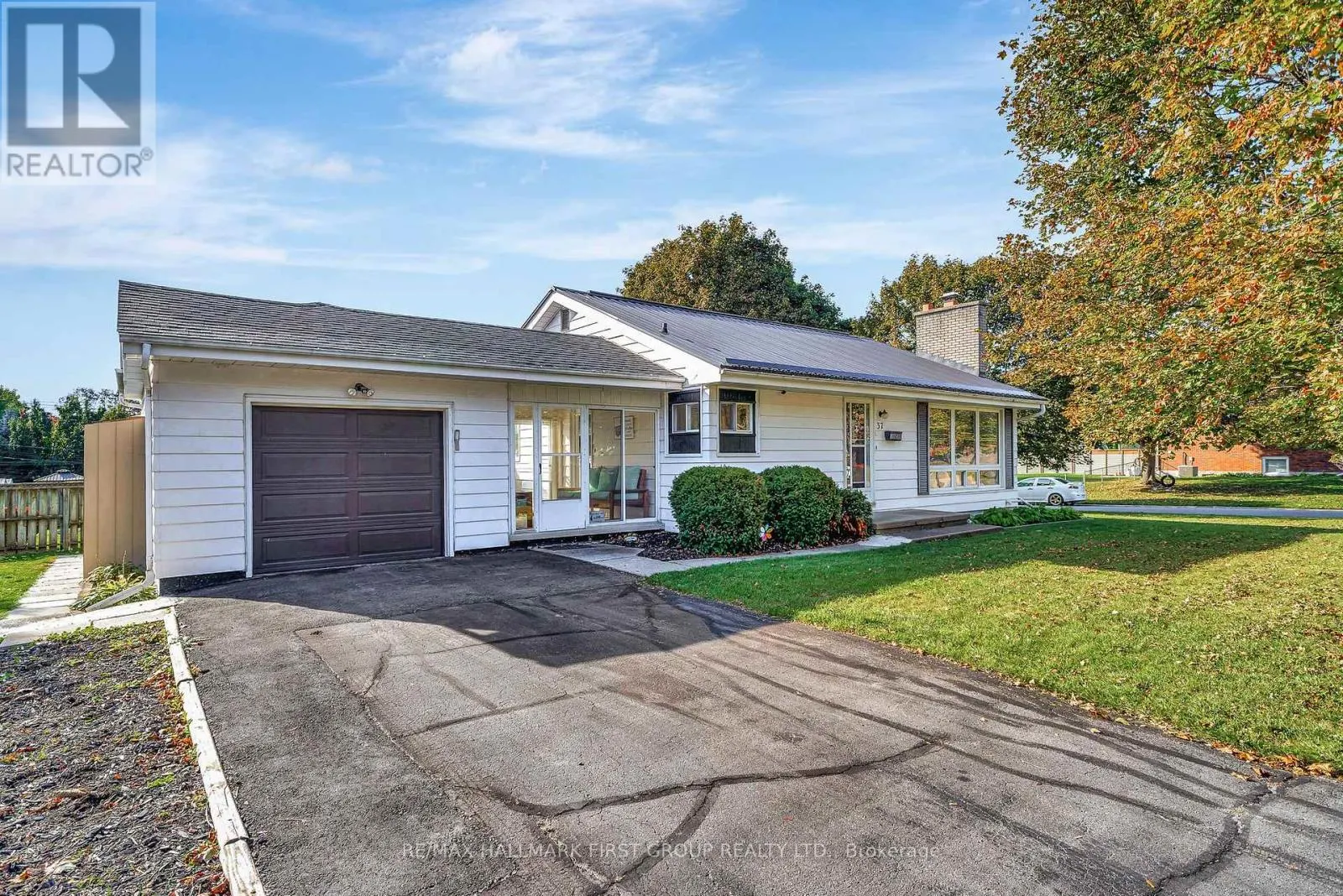 37 ELIZABETH CRESCENT