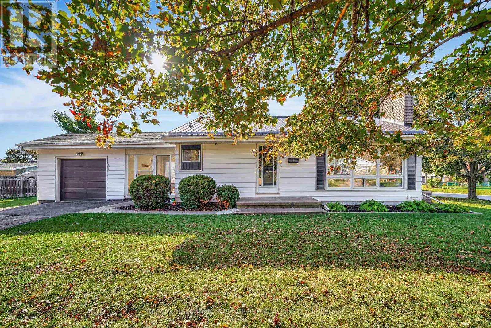 37 ELIZABETH CRESCENT