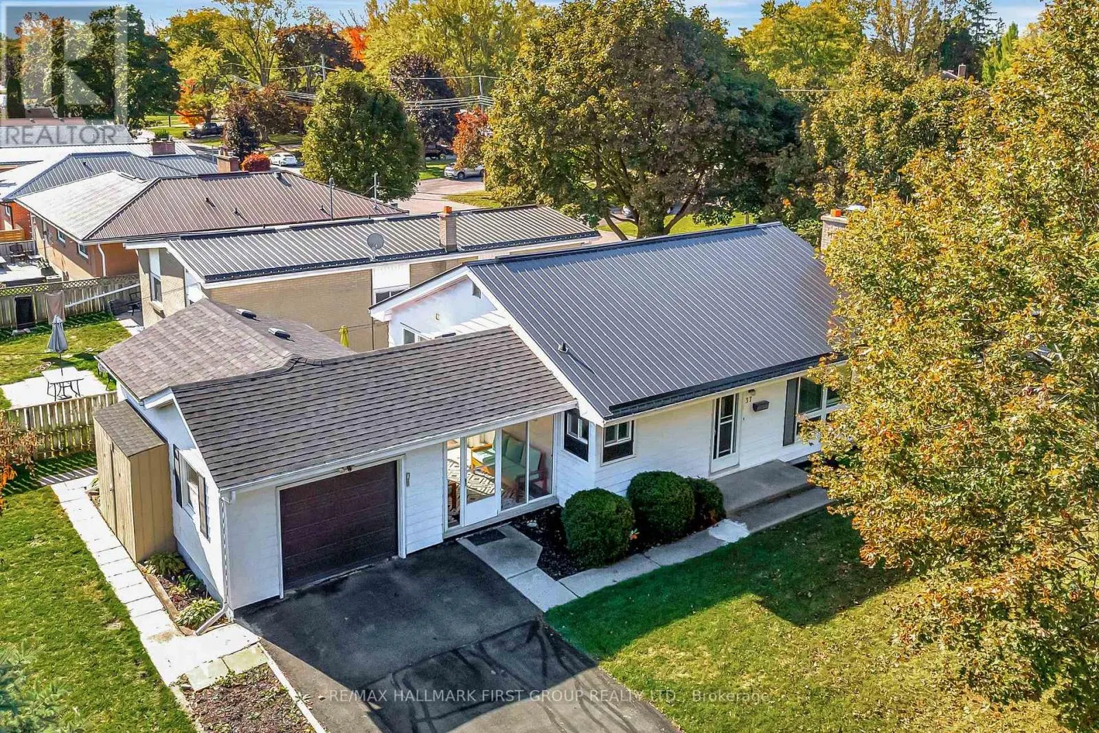 37 ELIZABETH CRESCENT