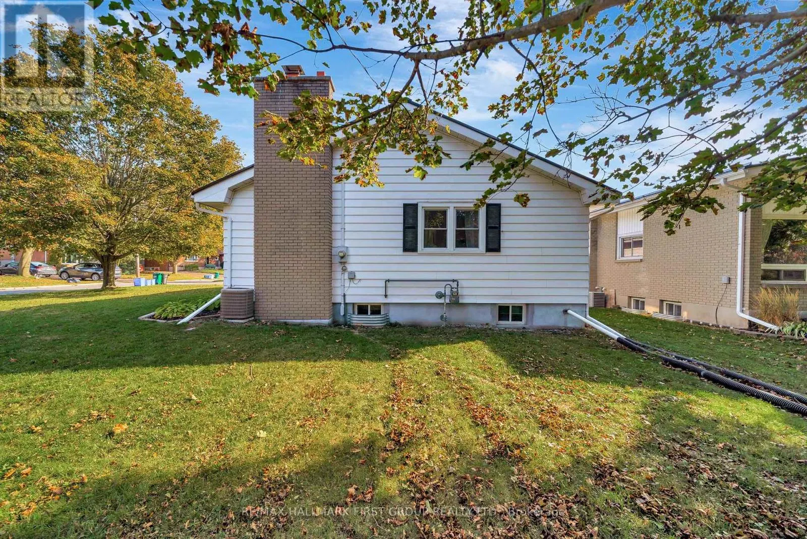 37 ELIZABETH CRESCENT