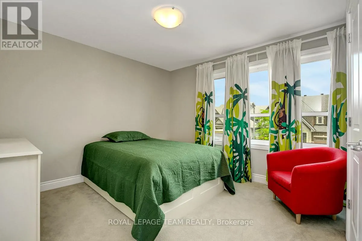 879 PERCIVAL CRESCENT