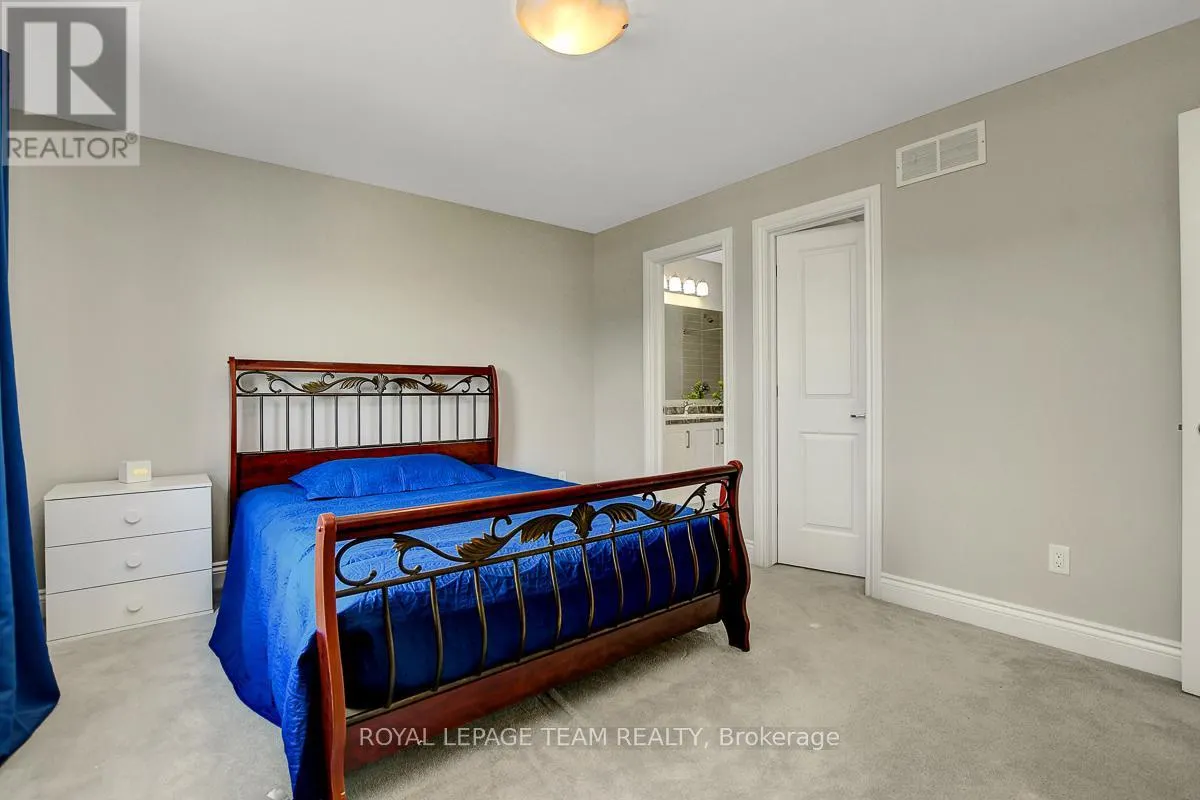 879 PERCIVAL CRESCENT