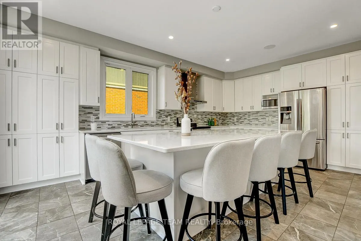 879 PERCIVAL CRESCENT