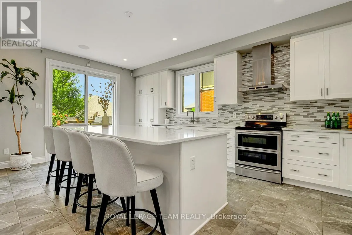 879 PERCIVAL CRESCENT