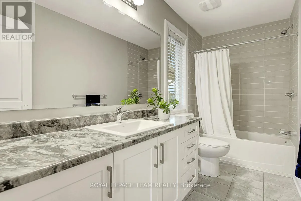 879 PERCIVAL CRESCENT
