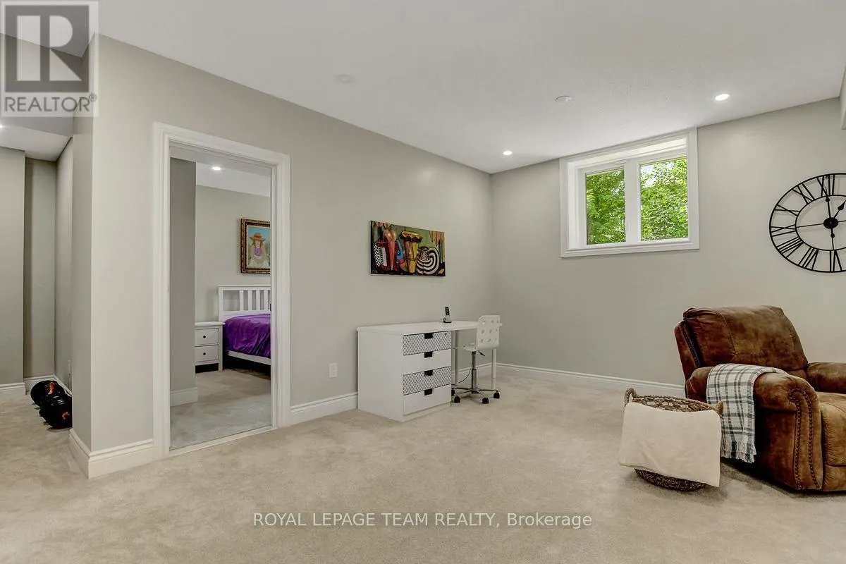 879 PERCIVAL CRESCENT