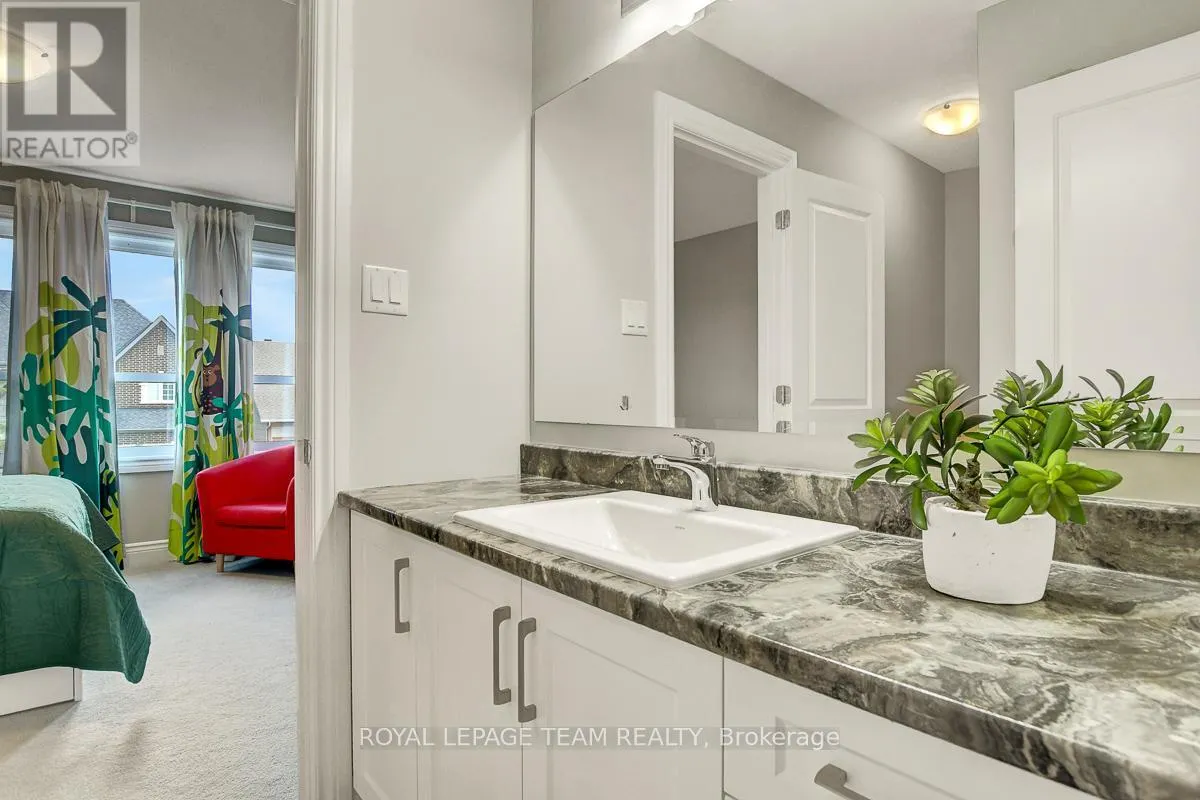 879 PERCIVAL CRESCENT