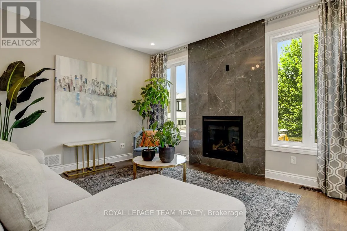 879 PERCIVAL CRESCENT