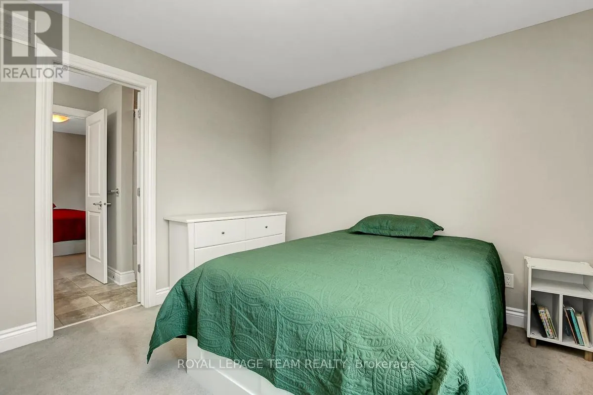 879 PERCIVAL CRESCENT