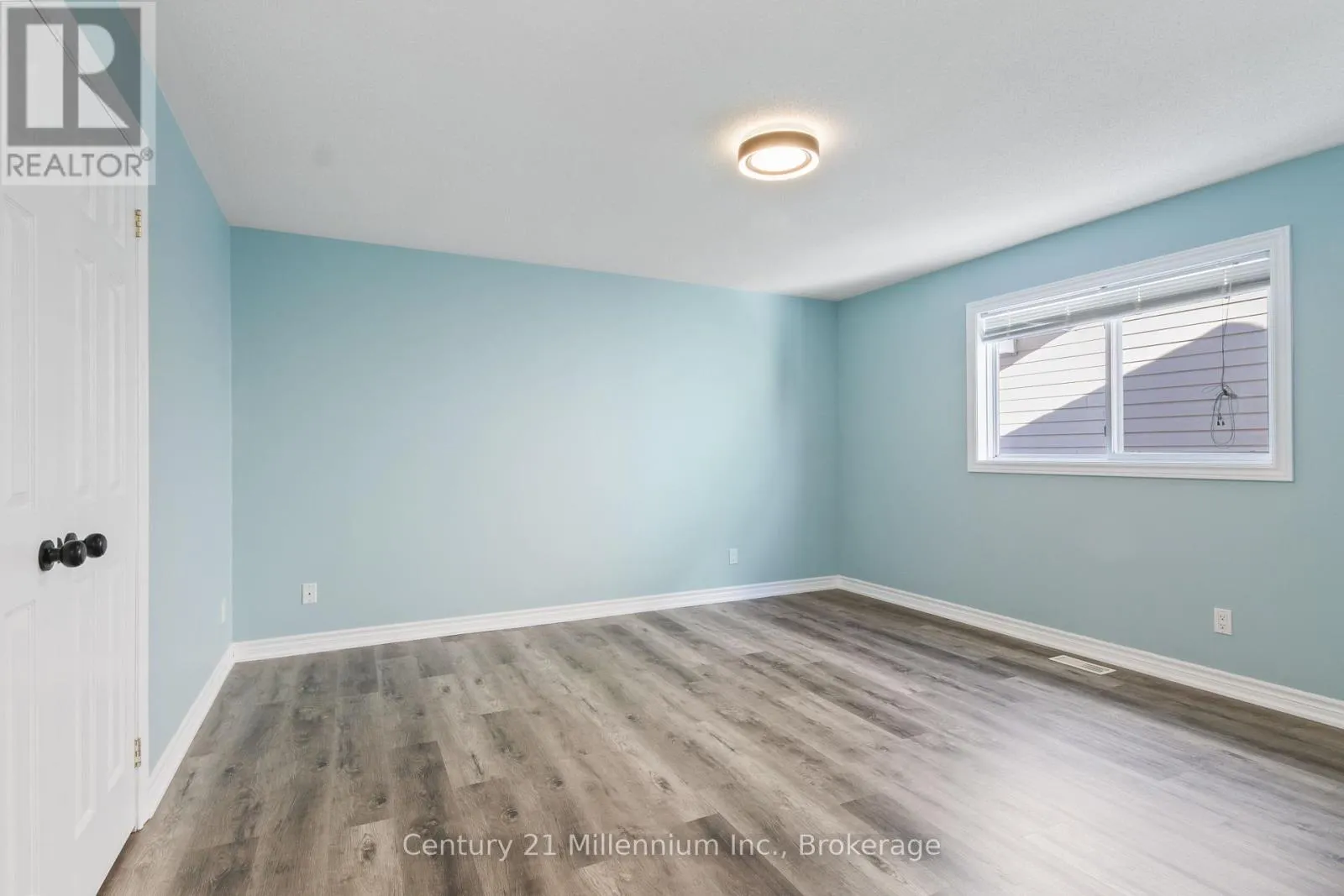 33 BIRCHWOOD COURT