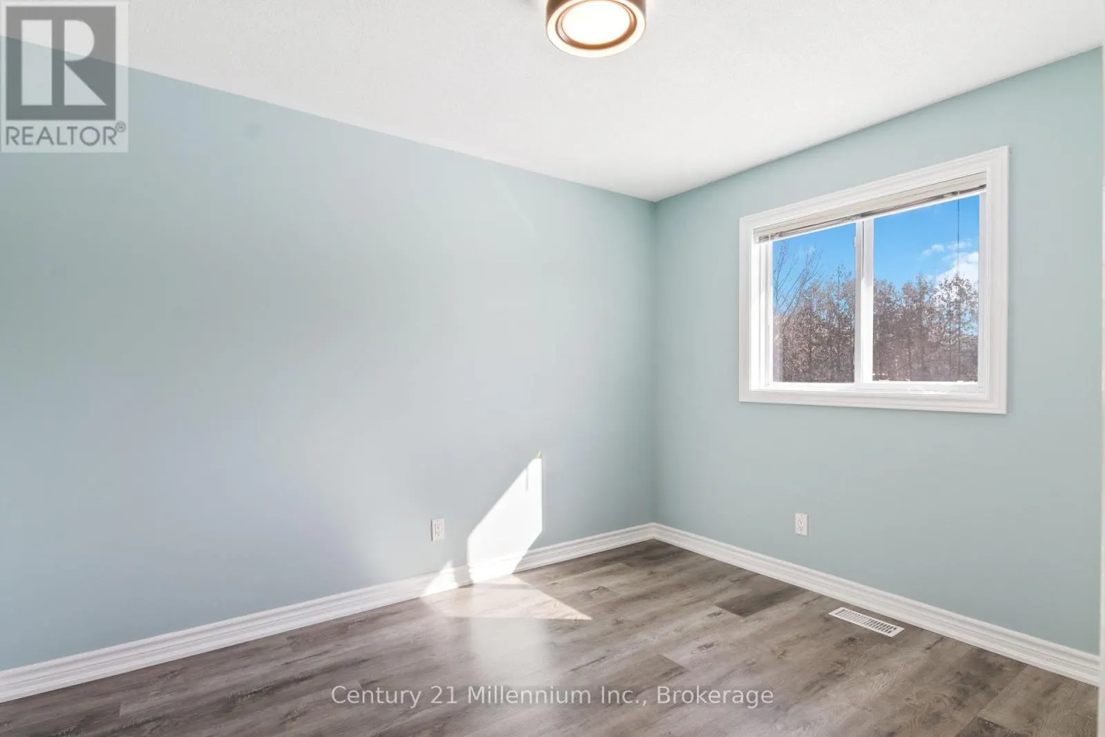 33 BIRCHWOOD COURT
