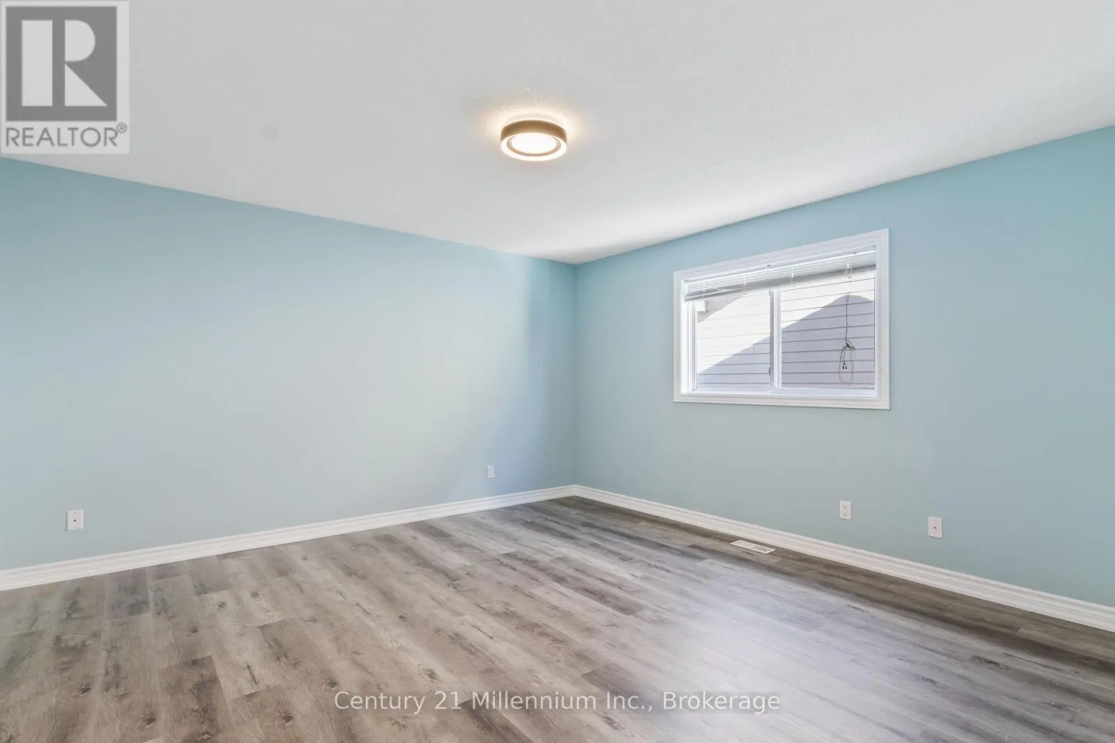 33 BIRCHWOOD COURT