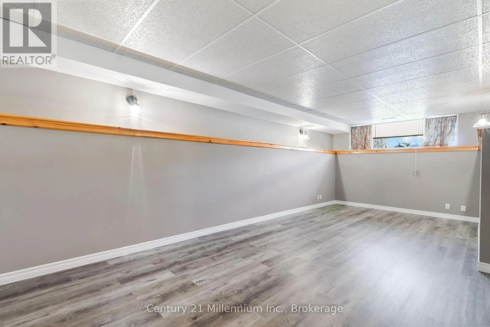 33 BIRCHWOOD COURT