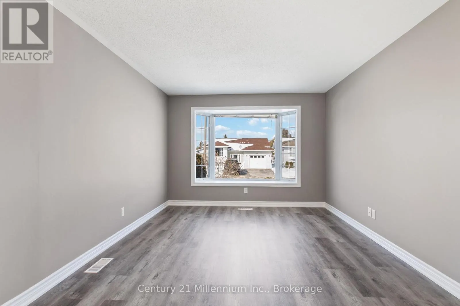 33 BIRCHWOOD COURT