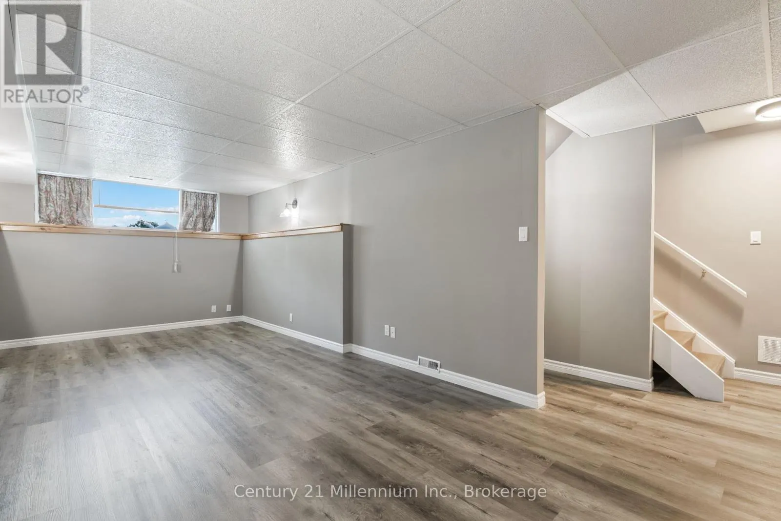33 BIRCHWOOD COURT