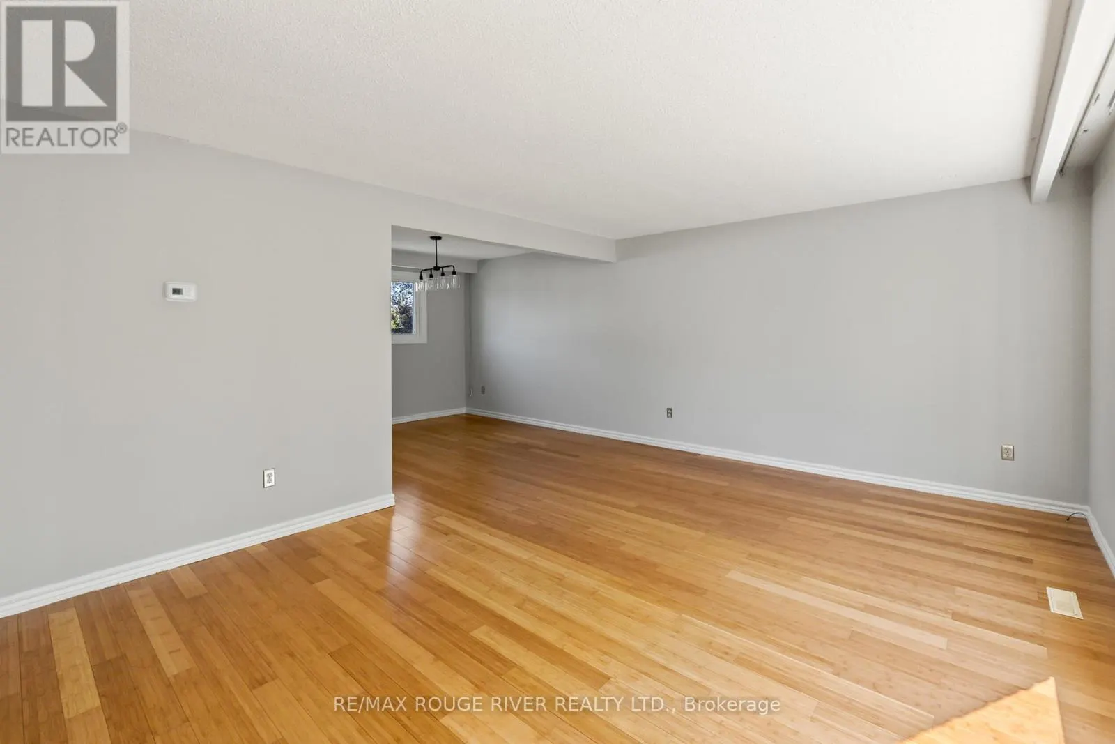 1 APPLEWOOD CRESCENT