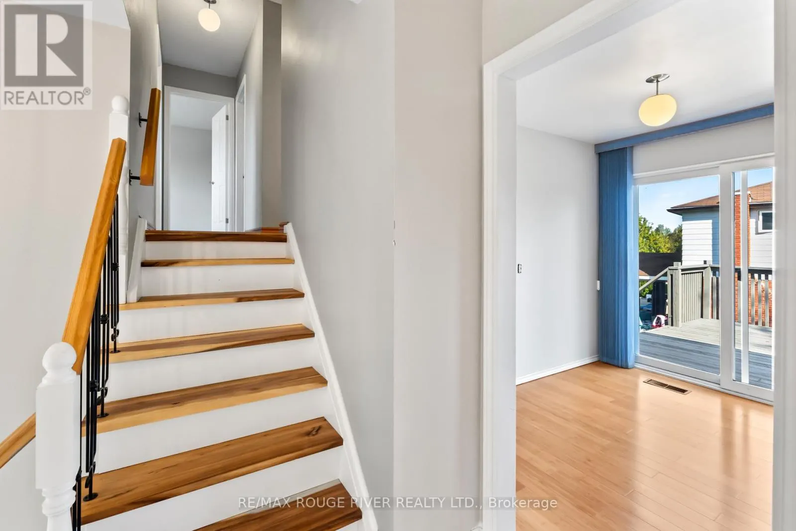 1 APPLEWOOD CRESCENT