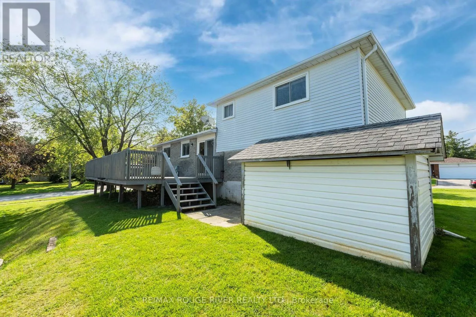1 APPLEWOOD CRESCENT