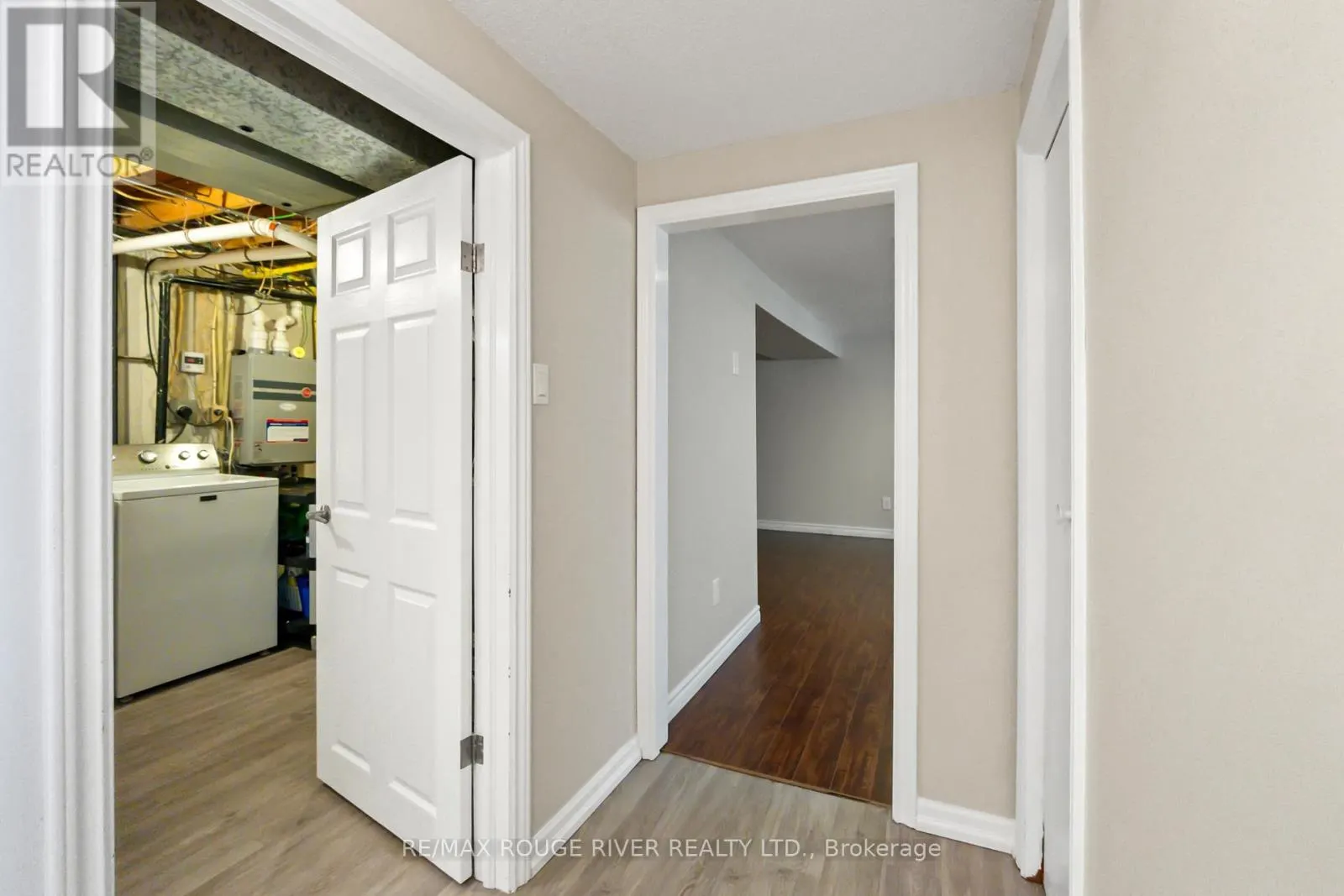 1 APPLEWOOD CRESCENT