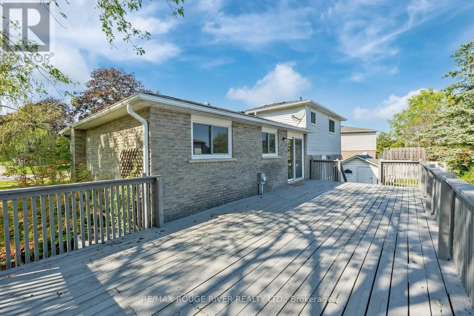 1 APPLEWOOD CRESCENT