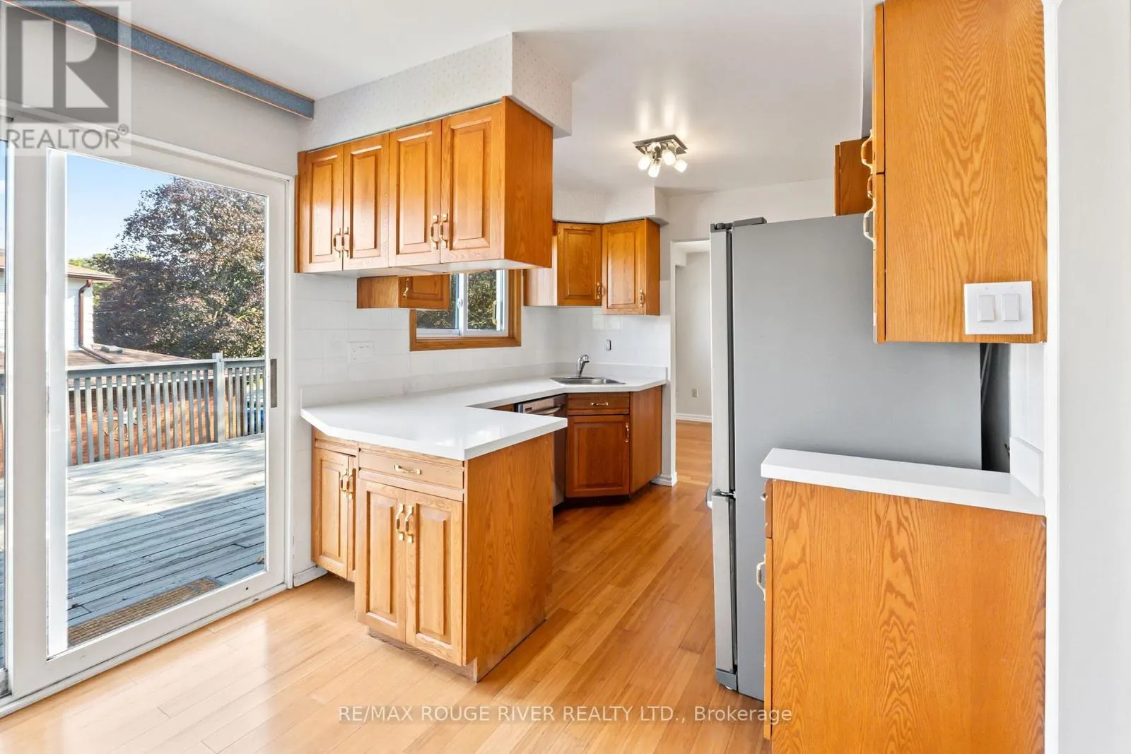 1 APPLEWOOD CRESCENT