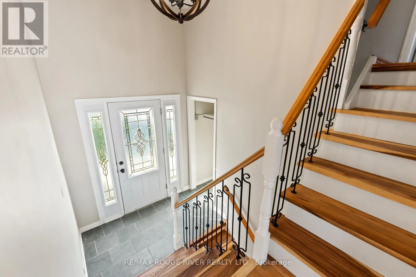 1 APPLEWOOD CRESCENT