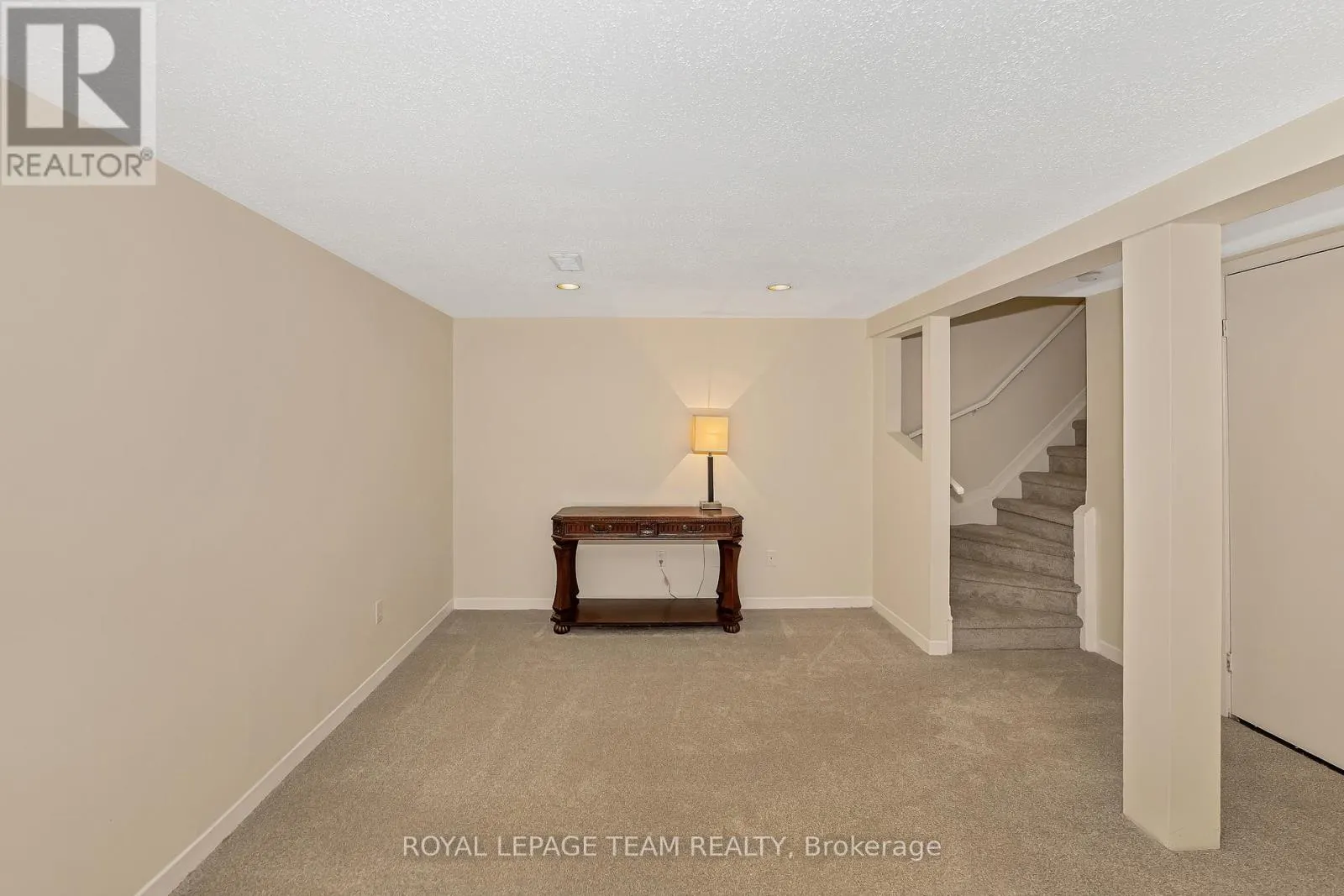 1844 STONEHENGE CRESCENT