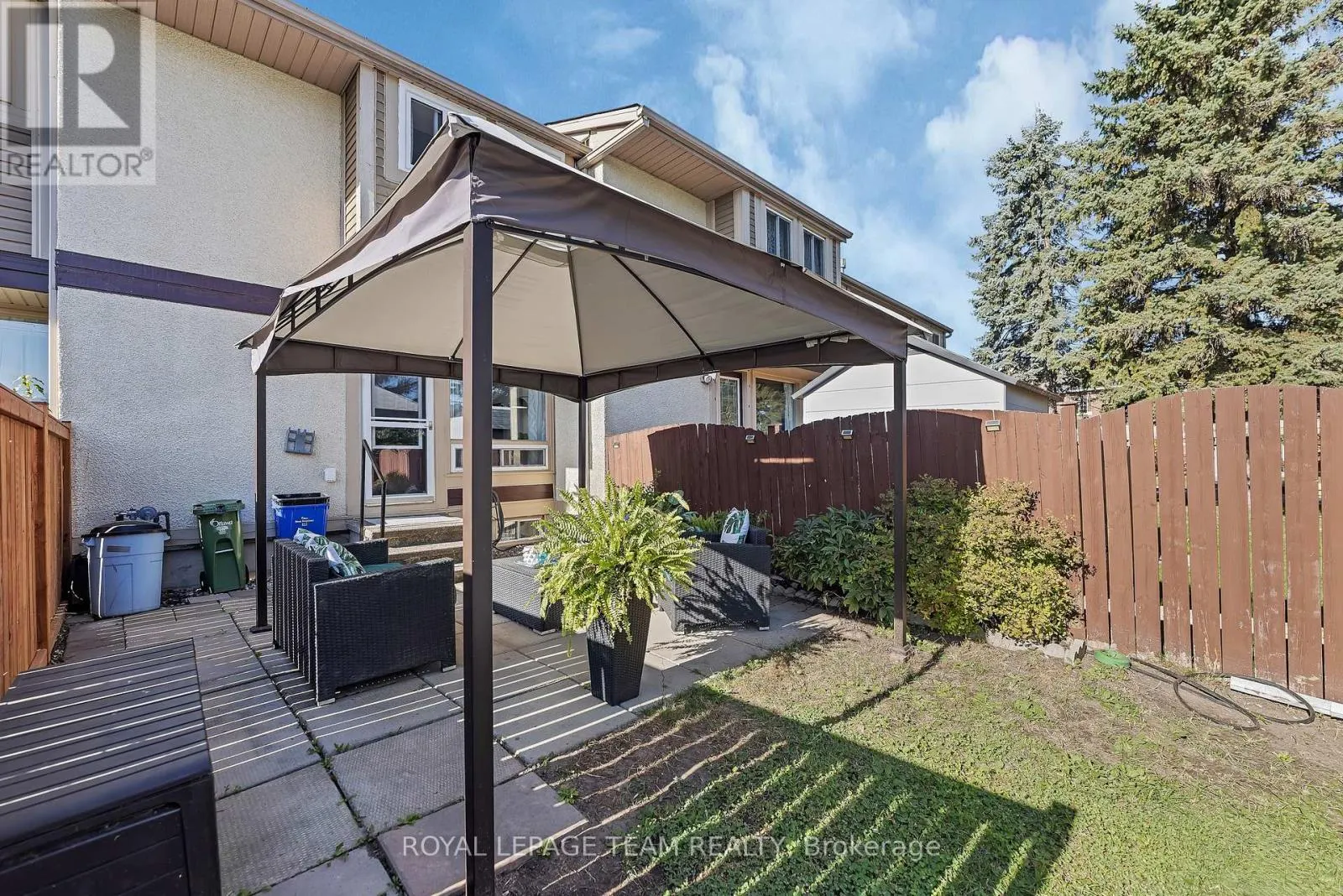 1844 STONEHENGE CRESCENT