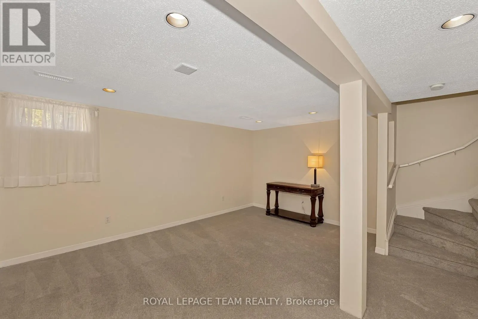 1844 STONEHENGE CRESCENT