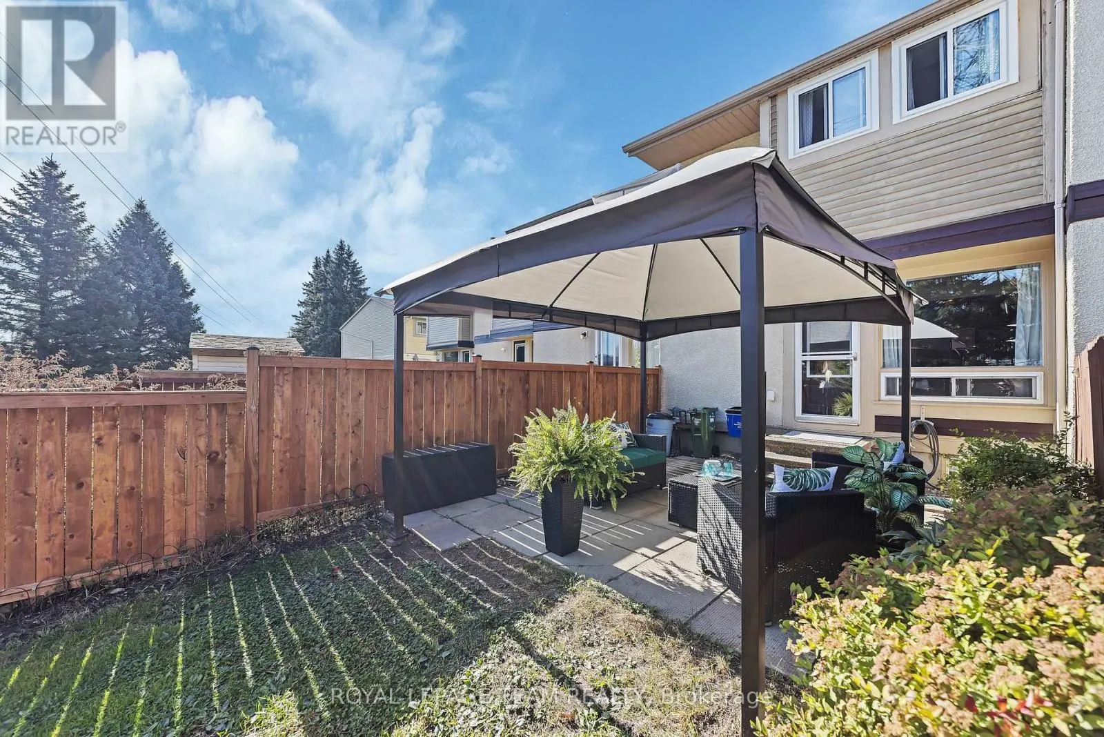 1844 STONEHENGE CRESCENT