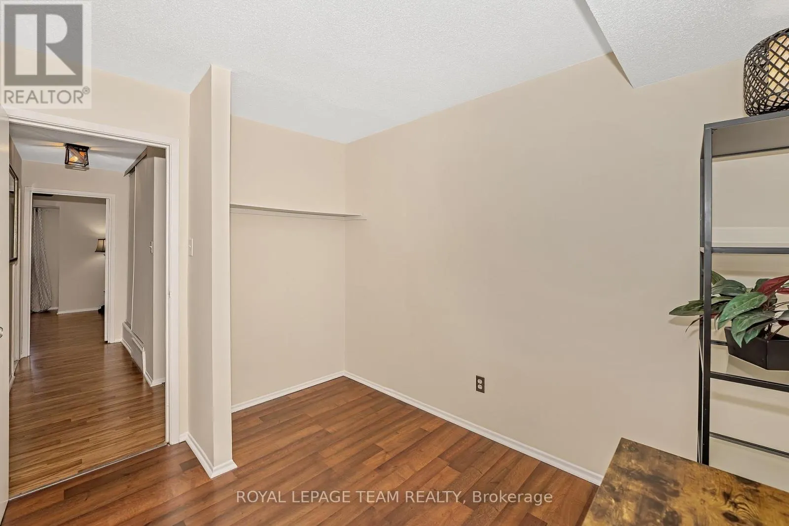 1844 STONEHENGE CRESCENT