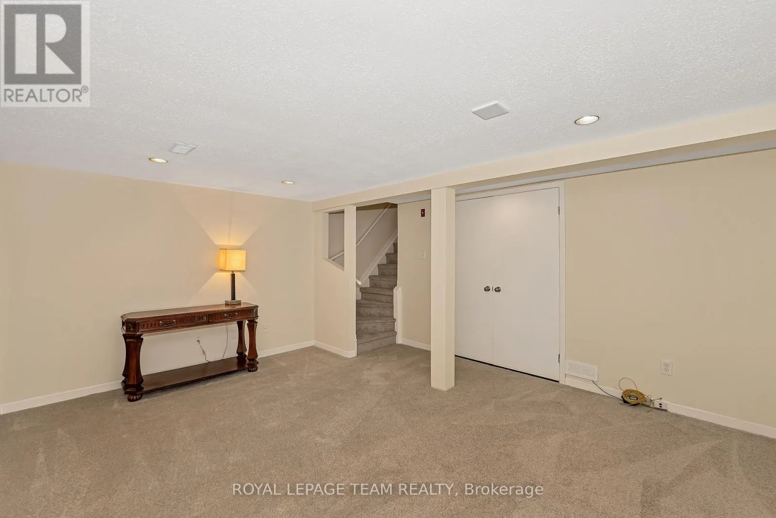 1844 STONEHENGE CRESCENT