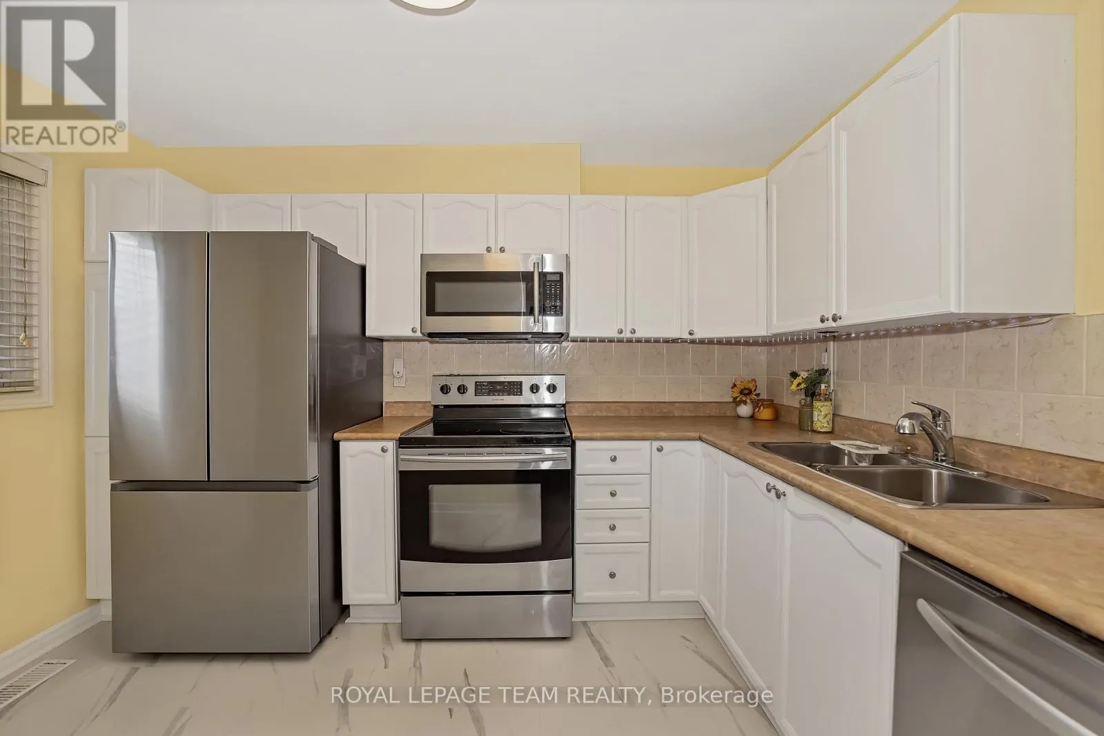 1844 STONEHENGE CRESCENT