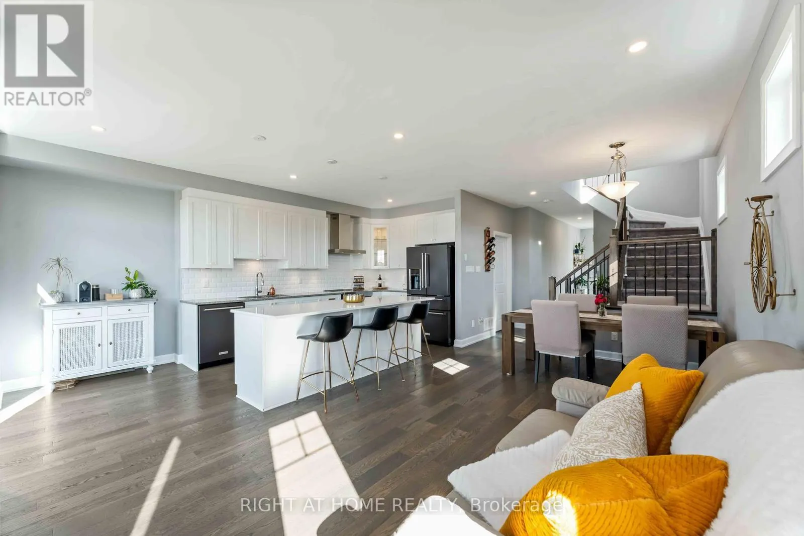 177 BANDELIER WAY
